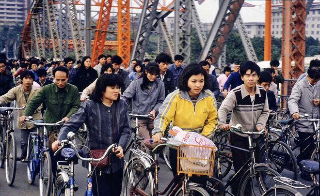 家中还有有人卖出了28万天价70后常见的几个老物件很多人